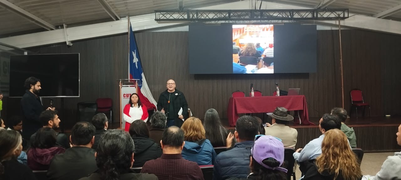 Sindicato participa en conversatorio sobre el presente y futuro del sindicalismo en Chile
