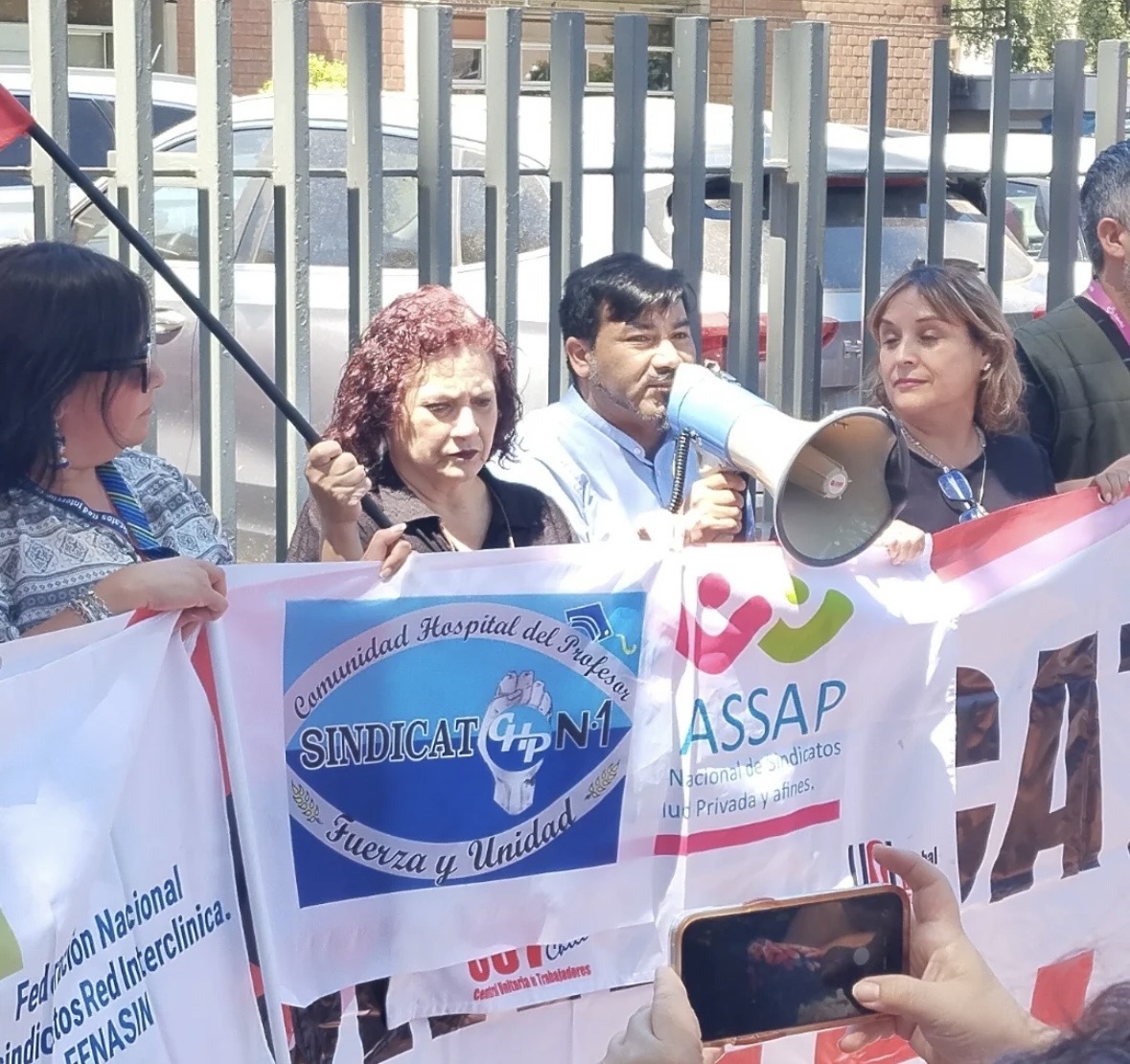 Solidaridad sindical: directiva acompaña a trabajadores del Hospital del Profesor en su negociación colectiva