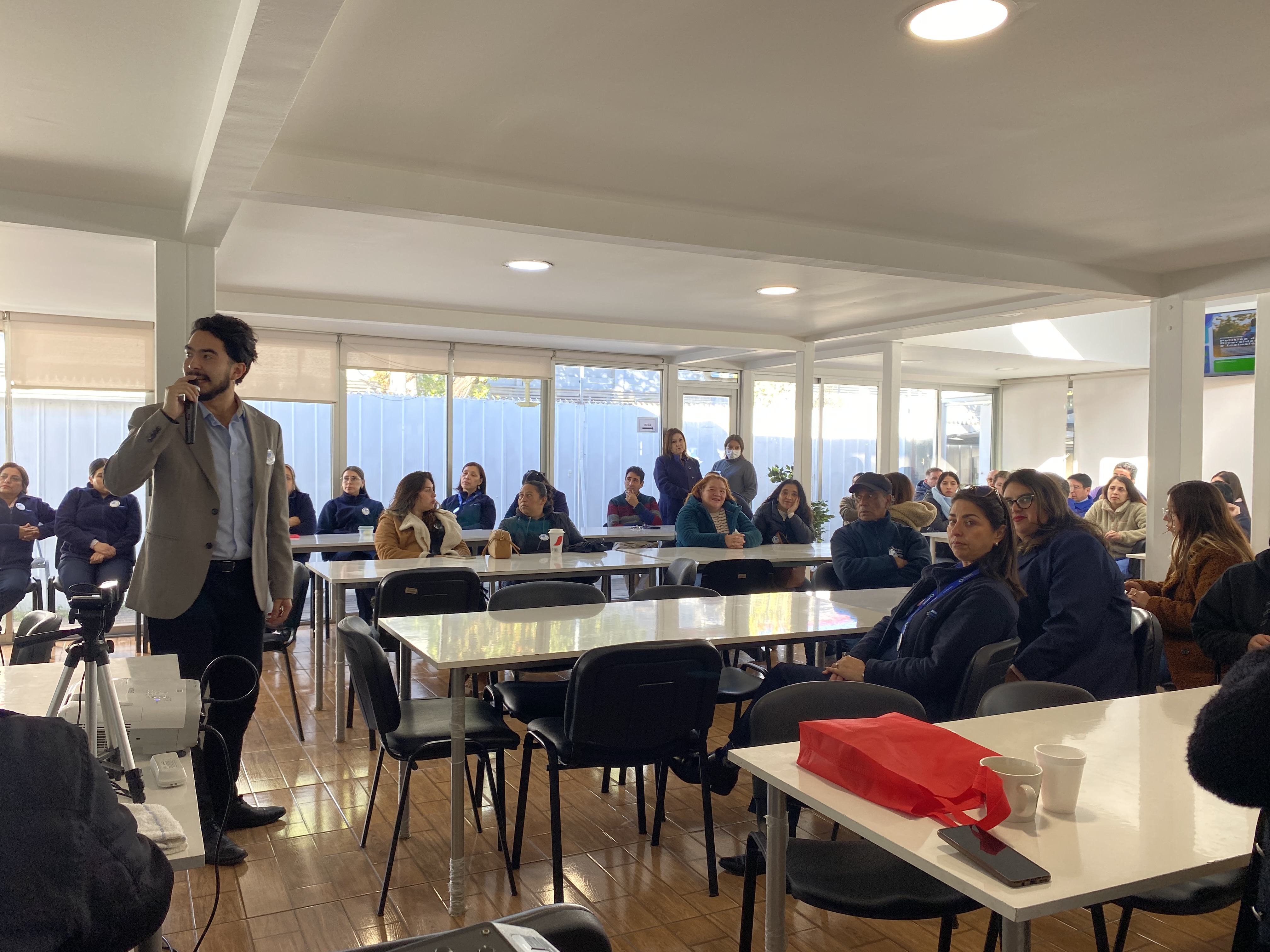 Sueldos, carga laboral y beneficios: los ejes del proyecto de contrato colectivo 2025
